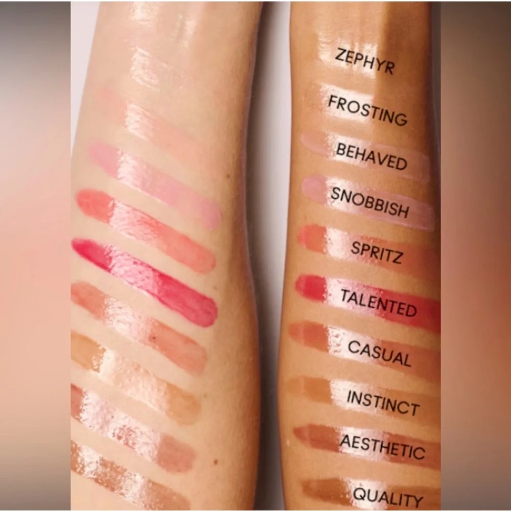 ZEPHYR a MAC LIPGLASS AIR NON-STICKY GLOSS. Non-sticky, glass-like shine 🌞